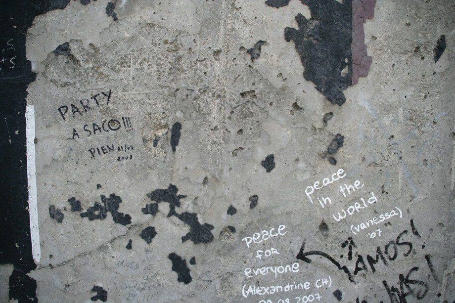 Über Alles - Berlin Wall